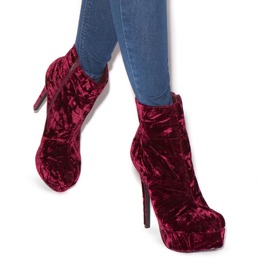 Sheba Plum Velvet Booties NIB Comfy eye catching boots Size 8